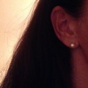 Pearl earrings 🎀🎀🎀